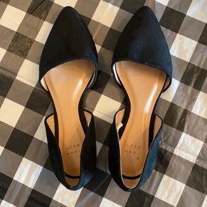 Black size 7 flats. Never been worn.